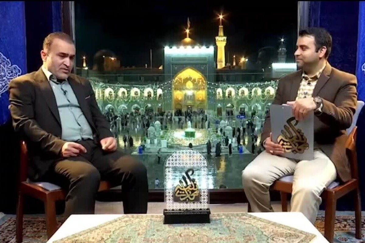 رضا دایی زاده خادمی که عناوین مختلفی دارد از جمله قاری قرآن و مدیر و ورزشکار و...، اما با سربلندی افتخار می‌کند که دربان حضرت رضا علیه السلام است.