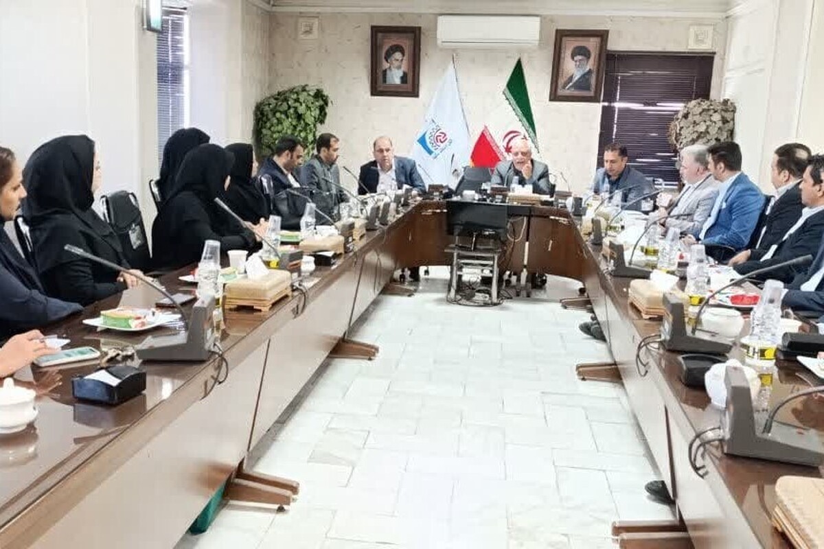 رئیس اتاق اصناف مشهد گفت: دریافت و نصب «شناسه یکتا» در واحد صنفی، درواقع یک نظارت هوشمند ملی بوده و نصب کیوآرکد یک مطالبه مردمی است.
