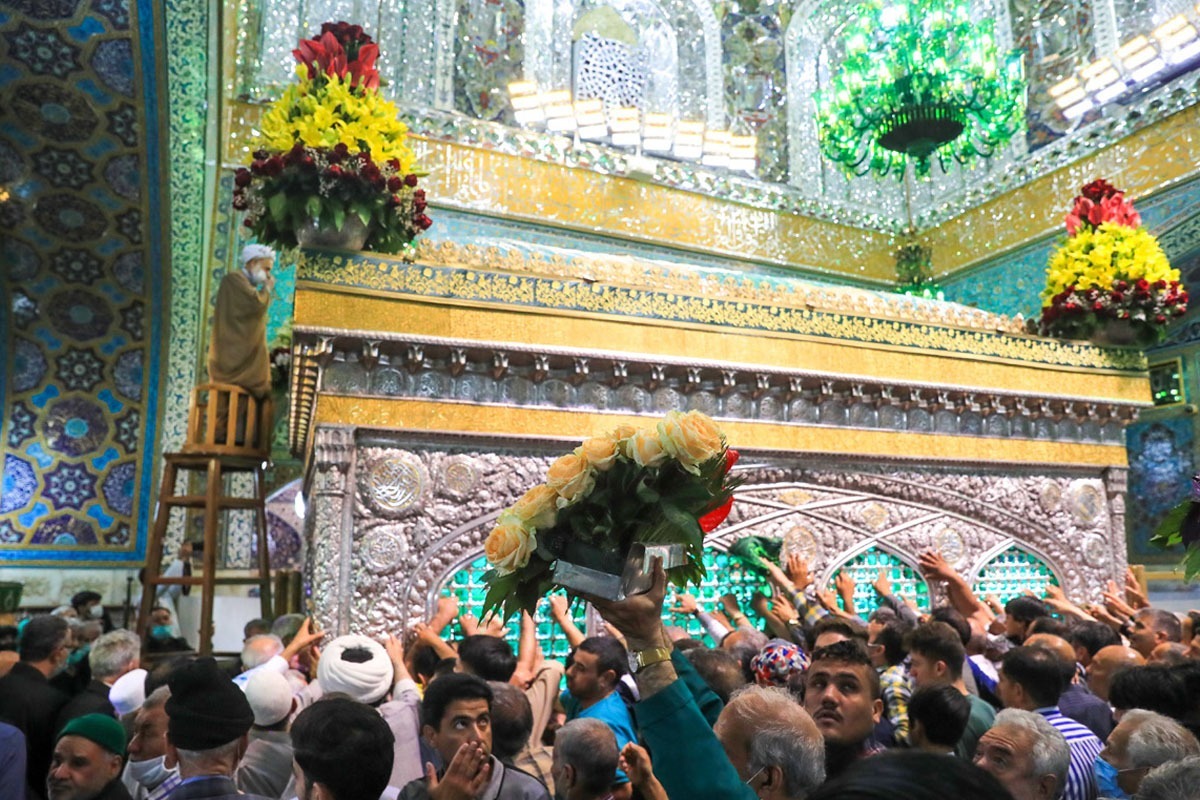 در سرمای یکی از شب‌های زمستانی قبل از کرونا اقبال پست رواق غدیر نصیب من شد و دقیقا هم‌زمان با اذان صبح باید در رواق غدیر می‌بودم.