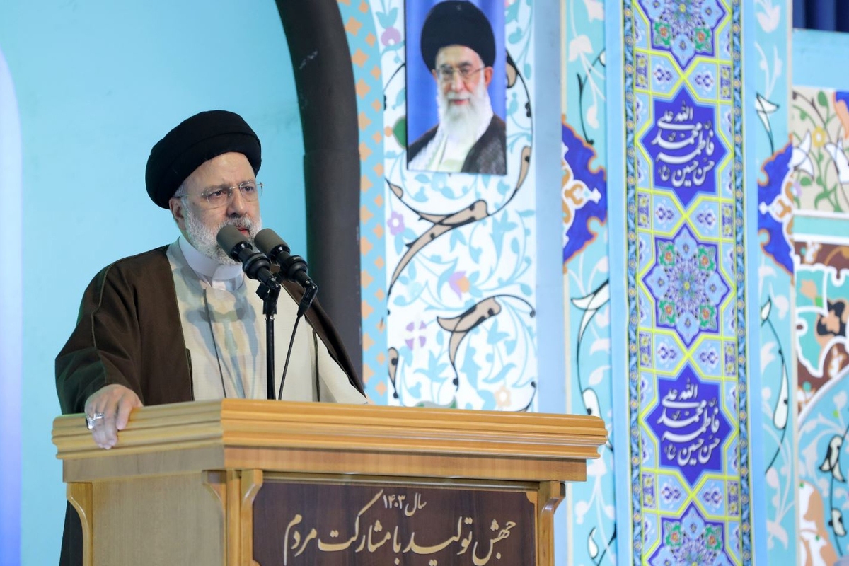 سید ابراهیم رئیسی گفت: شهدا پیش از شهادت به کرامت رسیدند و آماده شدند برای رفع نیاز کشور از جان مایه بگذارند.
