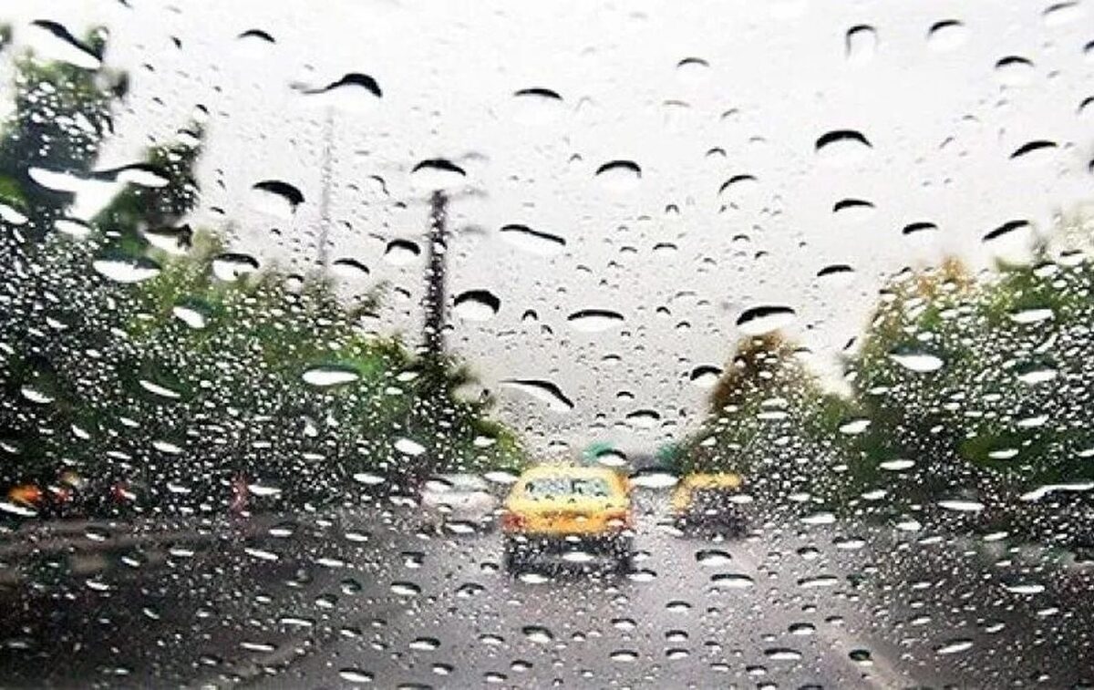 ویدئویی از بارش شدید تگرگ در جاده مشهد به سمت تربت حیدریه را مشاهده می‌کنید.