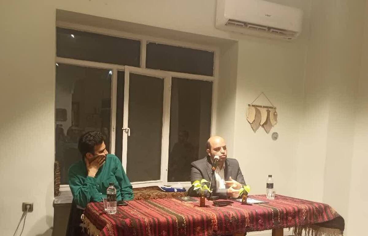 نشست گفتگو درباره رمان اجتماعی انتقادی «کمیته»، به قلم صنع‌الله ابراهیم نویسنده مصری، عصر با حضور احسان موسوی خلخالی مترجم رمان در کافه کتاب آفتاب برگزار شد.