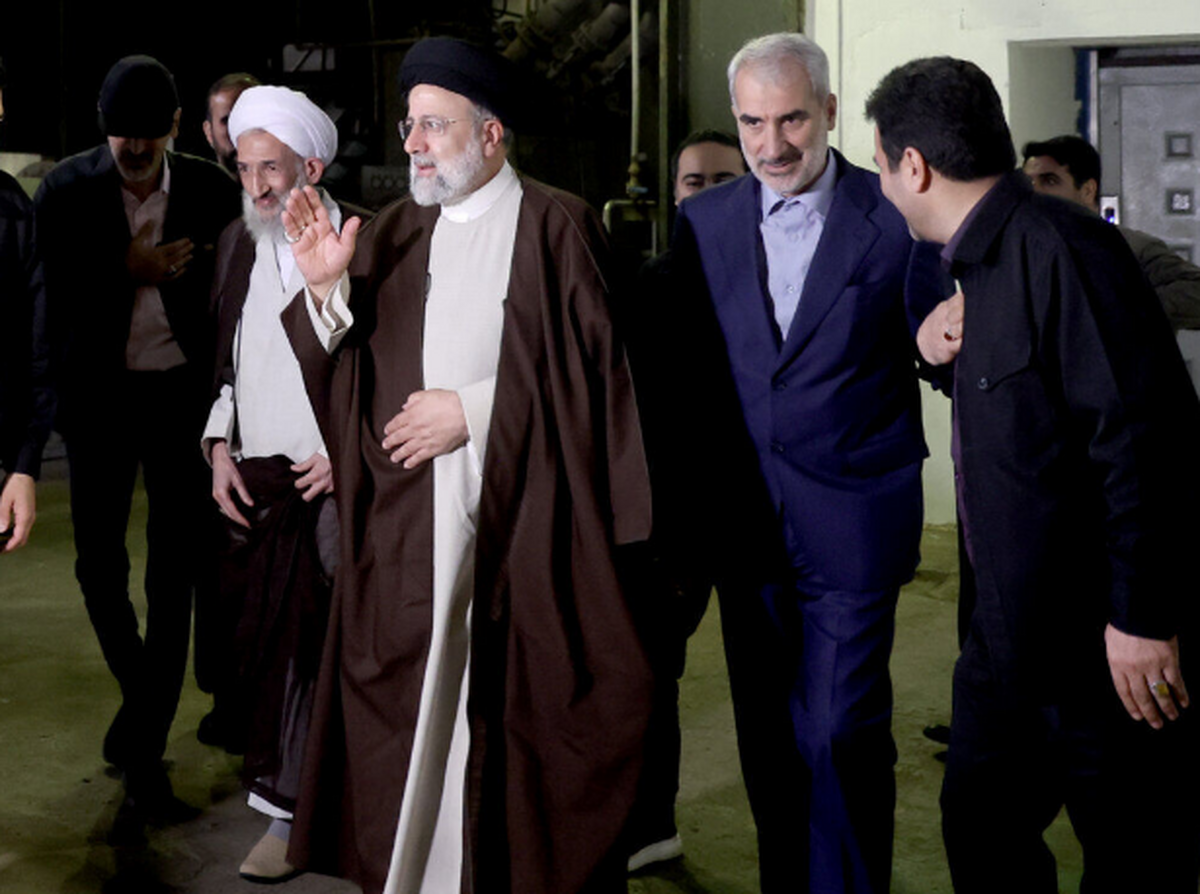 رئیس‌جمهور روز جمعه در دومین روز دور دوم سفر استانی به دیار علویان بعد از دیدار مردمی در نوشهر از بندر این شهرستان بازدید کرد.