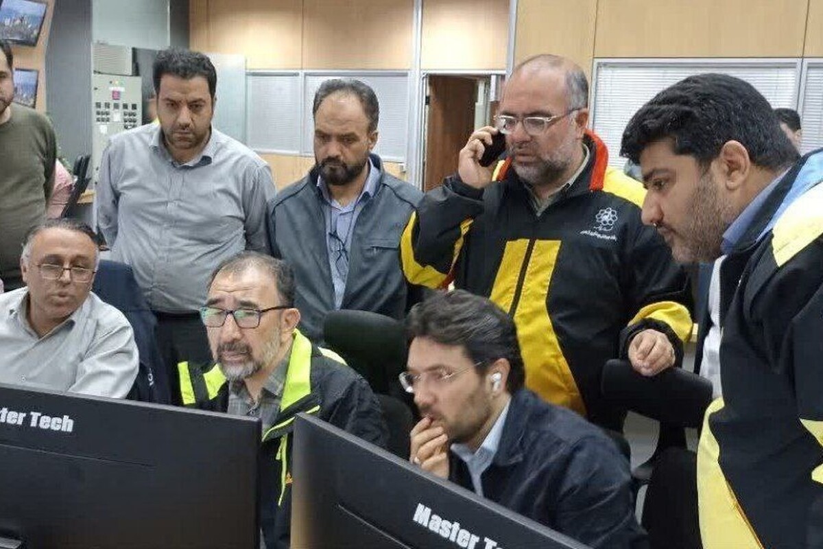 حضور استاندار خراسان رضوی در مرکز کنترل و مدیریت ترافیک مشهد همزمان با بارش تگرگ و رگبار باران