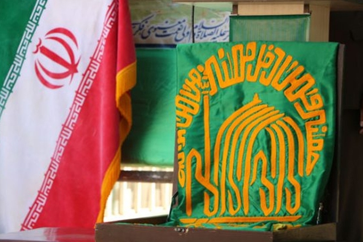 خادمان بارگاه منور ثامن الحجج(ع) که به مناسبت دهه کرامت از ۲۳ اردیبهصت ماه در خراسان جنوبی حضور دارند امروز به زندان شهرستان بیرجند رفته و با زندانیان دیدار کردند.