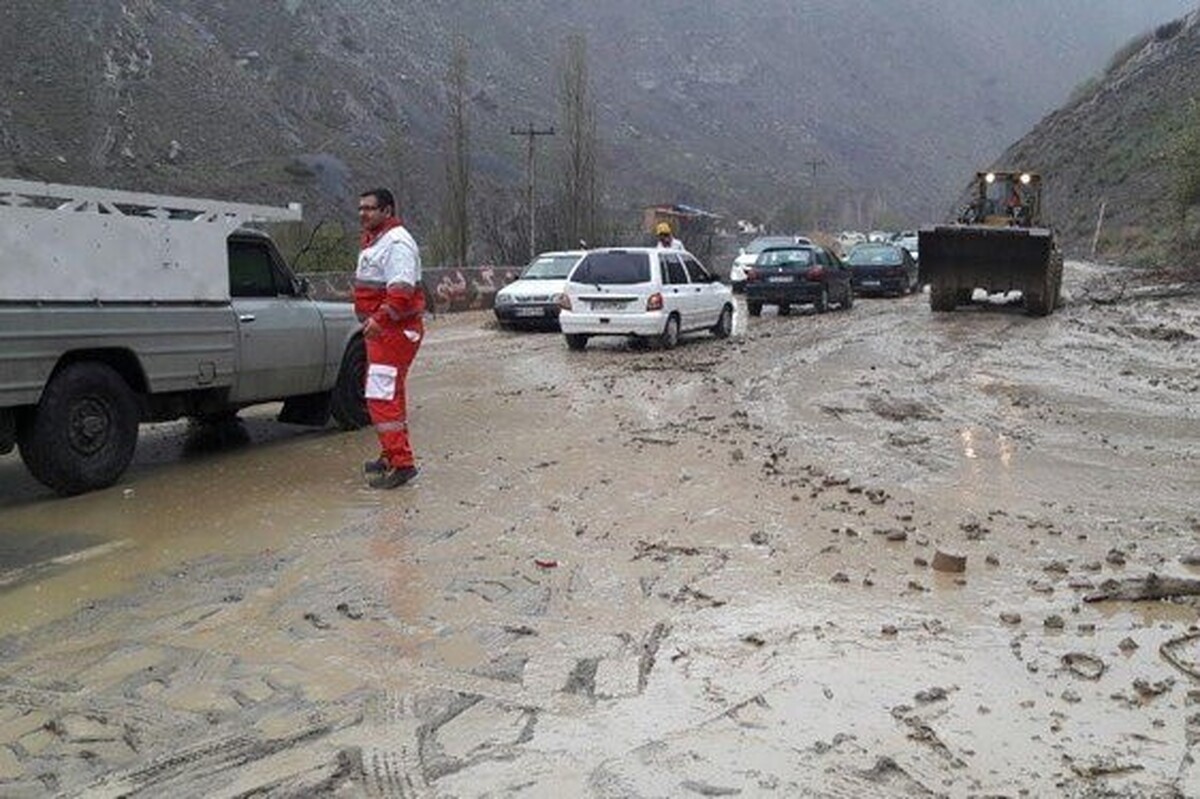 رئیس پلیس‌راه خراسان‌رضوی از انسداد ۳ مسیر جاده‌ای در استان به دلیل سیلابی‌شدن مسیر‌ها خبر داد.