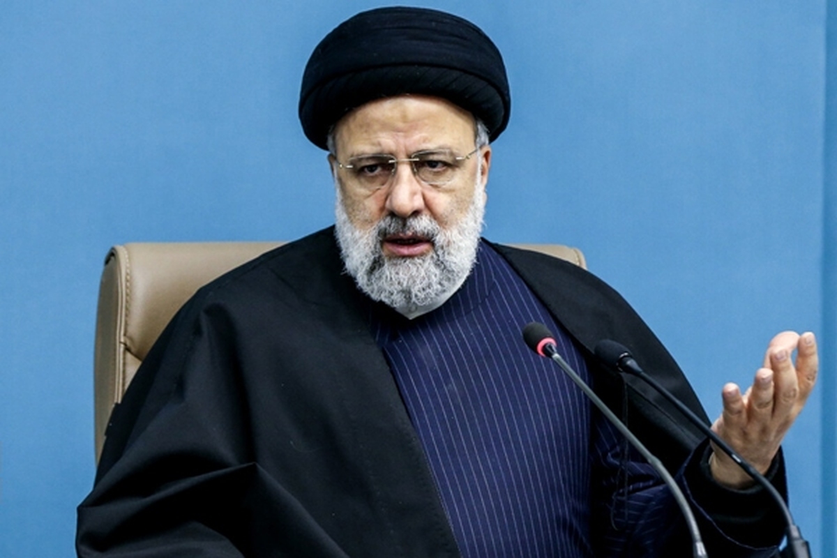 رییس جمهور با بیان اینکه این سفر به دعوت رییس جمهور پاکستان انجام گرفته ومذاکرات متعددی از صبح امروز در ابعاد مختلف با مقامات کشور برگزار شده است،اراده دو کشور رابر توسعه روابط در تمامی حوزه های سیاسی، اقتصادی تجاری، علم و فناوری و فرهنگی دانست و گفت: امیدواریم بعد از این سفر شاهد رشد و توسعه روابط دوکشور به شکل فزاینده باشیم.