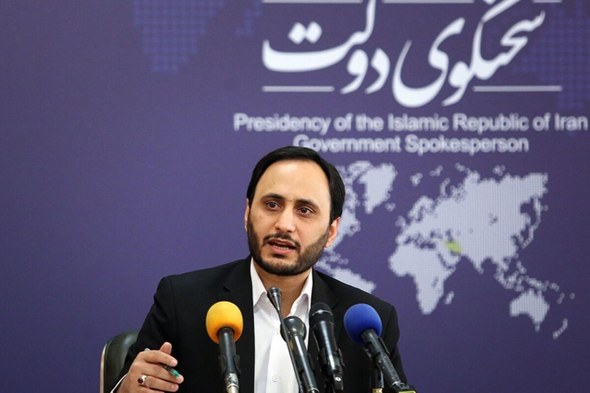 سخنگوی دولت گفت: قانون اساسی کشورمان متولی امور داخلی مجلس شورای اسلامی را مشخص کرده که در صلاحیت خود نمایندگان است و دولت مردمی نیز همچون گذشته با مجلس در چارچوب اصول قانون اساسی و حفظ استقلال قوا همکاری لازم را خواهد داشت.