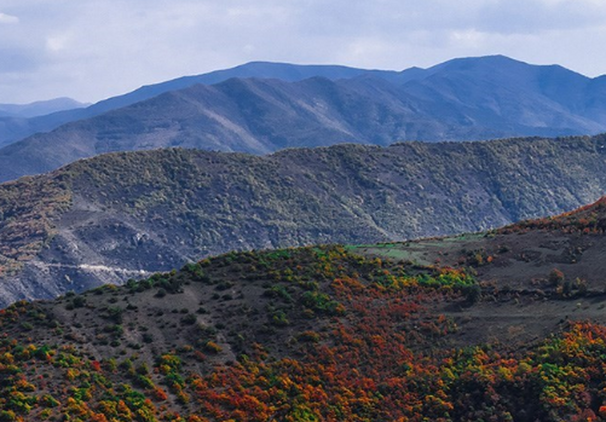 محل سانحه بالگرد حامل رئیس‌جمهور و همراهان در اطراف روستای اوزی واقع در جنگل‌های ارسباران بوده و تیم‌های امدادی به محل سانحه گسیل شده‌اند.