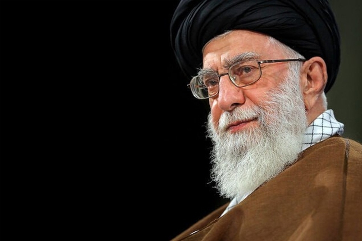 رهبر معظم انقلاب پس از حادثه سقوط بالگرد حامل رئیس‌جمهور، برای سید ابراهیم رئیسی و همراهانش آرزوی سلامتی کردند.