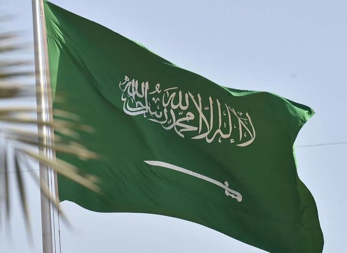 وزارت خارجه عربستان سعودی اعلام کرد که ریاض در شرایط دشوار کنونی در کنار ایران خواهد ایستاد و آمادگی ارائه هرگونه کمکی به تهران را دارد.