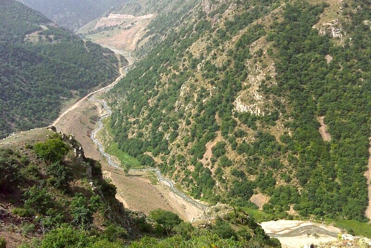 رئیس هلال‌احمر آذربایجان شرقی دقایقی پیش عنوان کرد بنا بر آنچه پهپاد ترکیه‌ای گزارش کرده است، نقطه‌ای درحال سوختن شناسایی شده که نیرو‌های امدادی درحال اعزام به آن منطقه هستند. منطقه مورد نظر طویل نام دارد.