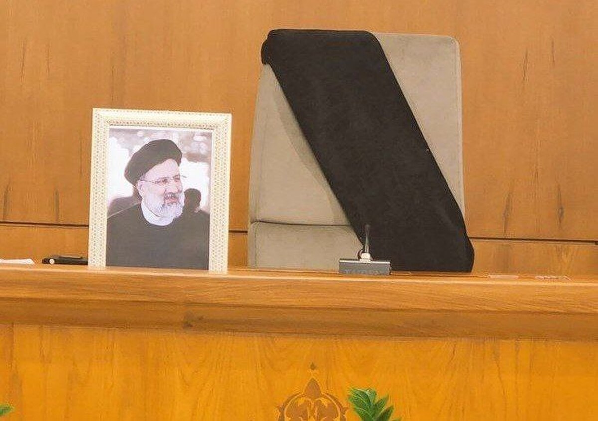 با اعلام خبر شهادت رئیس جمهور و وزیر امورخارجه، هیئت دولت تشكيل جلسه فوری داد.