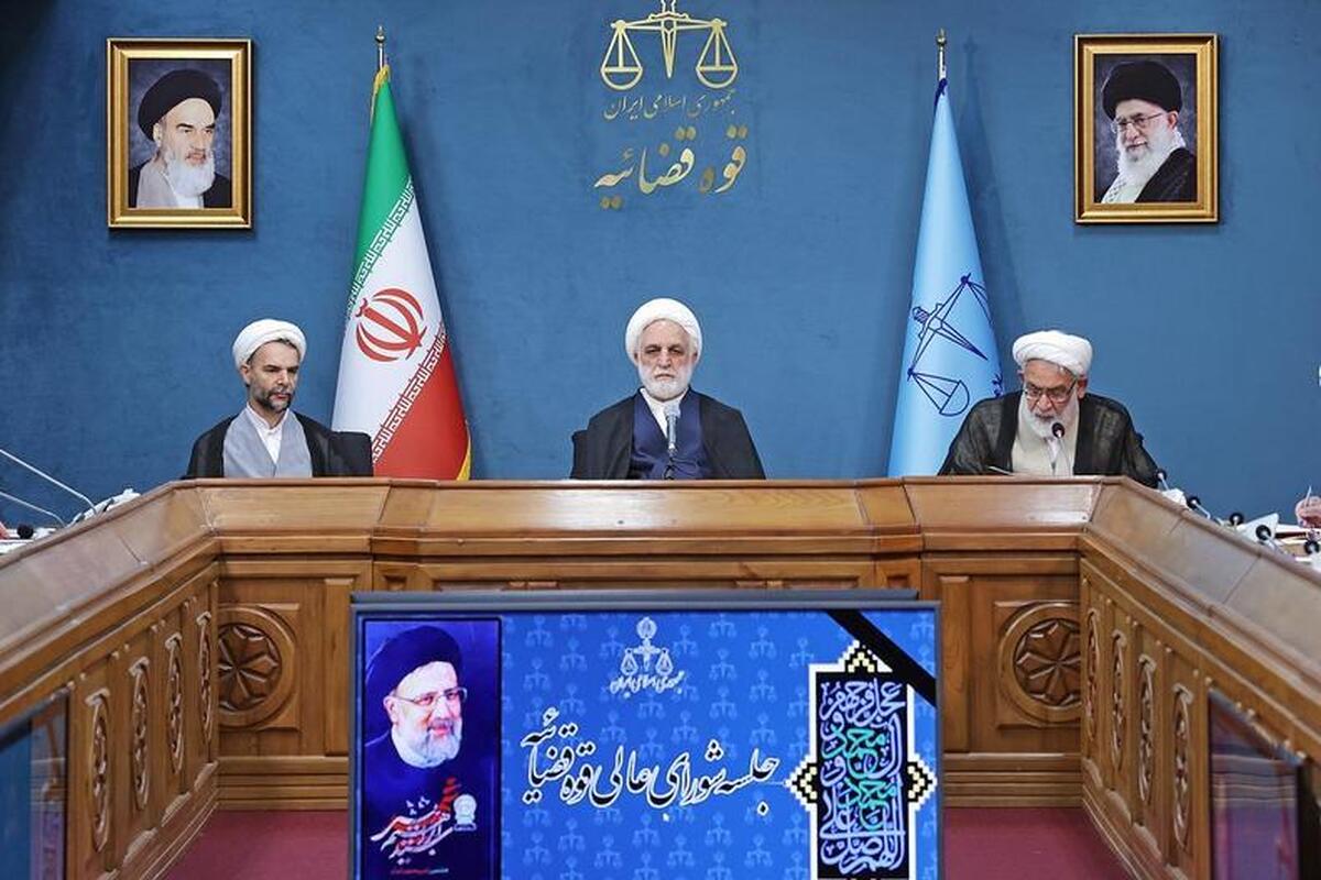 رئیس قوه قضائیه با تسلیت شهادت رئیس جمهور و هیئت همراه گفت: رئیس جمهور در سال‌های اخیر به یک نیروی مورد وفاق در میان جریان‌های مختلف تبدیل شده بودند.