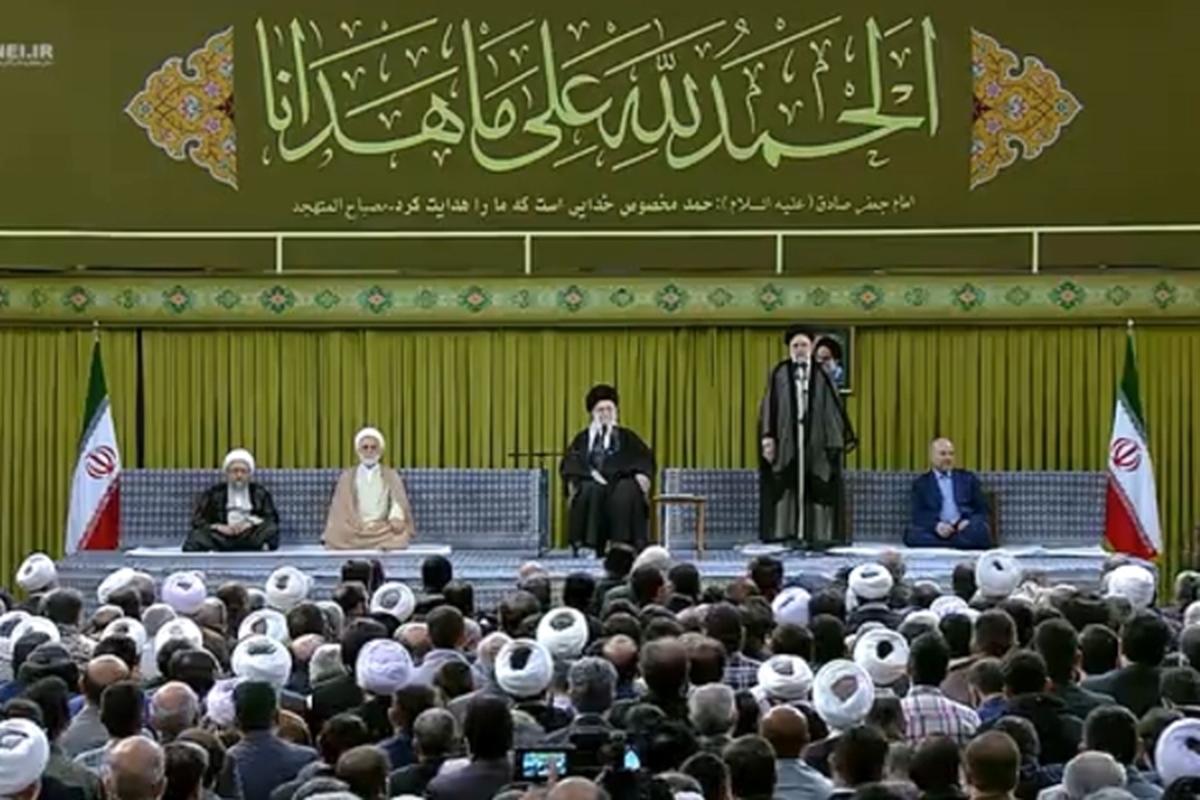 فیلم کامل آخرین سخنرانی حجت‌الاسلام والمسلمین شهید رئیسی در حسینیه امام خمینی (ره) در ابتدای دیدار مسئولان نظام و سفرای کشور‌های اسلامی با رهبر انقلاب در روز عید فطر. امسال در ۲۲ فروردین ماه را مشاهده می‌کنید