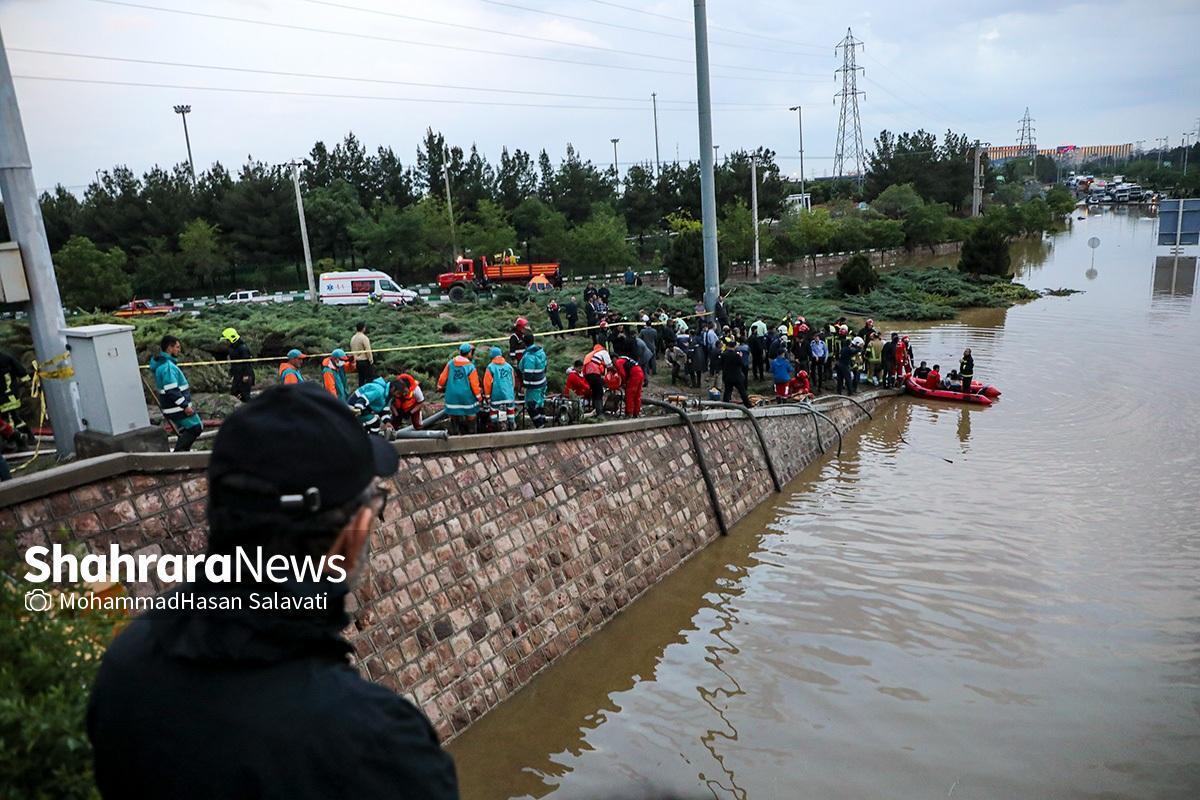 کارشناس سازمان هواشناسی از صدور هشدار نارنجی برای ۱۵ استان کشور خبر داد و گفت: امکان سیلابی‌شدن مسیرها و تخریب محصولات کشاورزی درپی تشدید رگباری بارش‌ها، پیش‌بینی می‌شود.