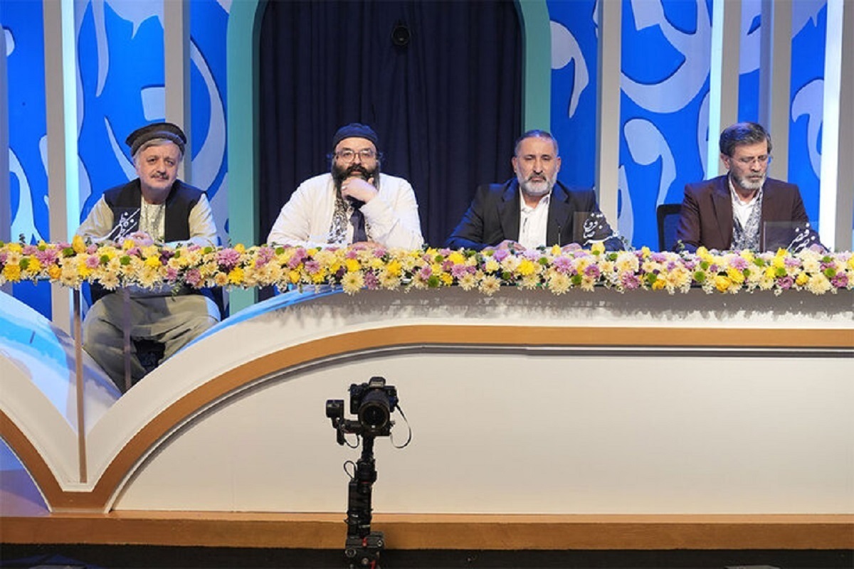 مدیر گروه ادب و هنر شبکه چهار سیما گفت: فصل دوم برنامه «سرزمین شعر از ابتدای خرداد مجددا شروع می‌شود.