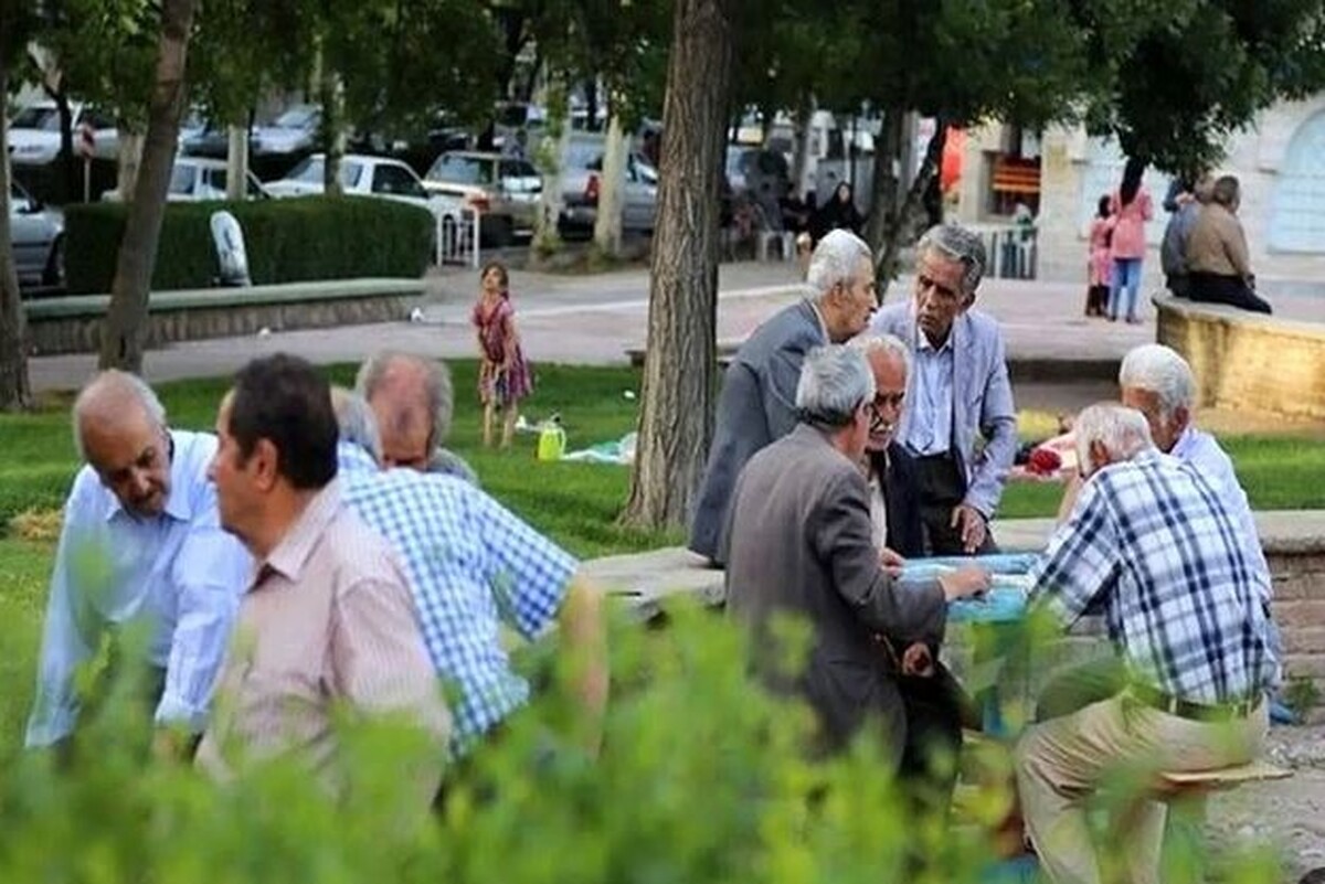 فعال صنفی بازنشستگان کارگری گفت: افزایشی مطابق با تورم و سبد هزینه‌های زندگی، باید بلااستثنا به همه مستمری‌ها اضافه شود؛ نباید تفاوتی میان حداقل و سایر سطوح باشد؛ ماده ۹۶ این الزام را تاکید کرده است؛ این ماده قانونی باید مبنای تصمیم‌گیری در مورد حقوق بازنشستگان تامین اجتماعی قرار بگیرد.
