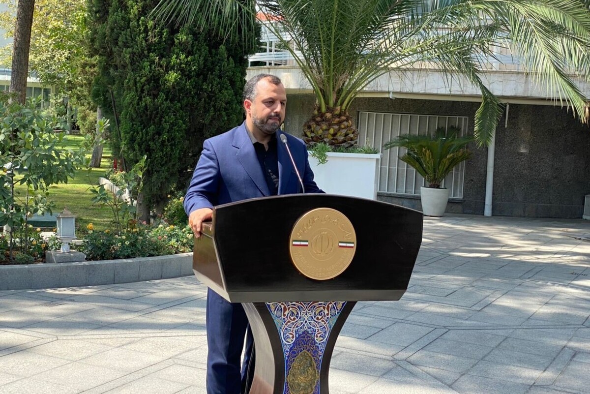 وزیر اقتصاد اعلام کرد که مسیر دورزدن تحریم در پرداخت بدهی ایران به بانک توسعه اسلامی را پشت سر گذاشتیم و بدهی‌های ایران را تا سال ۱۴۰۲ به صفر رساندیم.
