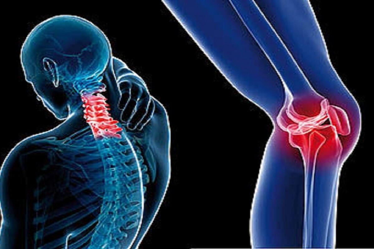 عضو هیئت‌علمی گروه روماتولوژی دانشگاه علوم پزشکی مشهد گفت: کوتاه‌شدن قد و علائم قوزپشتی در افراد می‌تواند نشانه‌هایی از ابتلا به پوکی استخوان باشد و در چنین‌شرایطی انجام سنجش تراکم استخوان جهت بررسی دقیق‌تر وضعیت بیمار، امری ضروری خواهد بود.