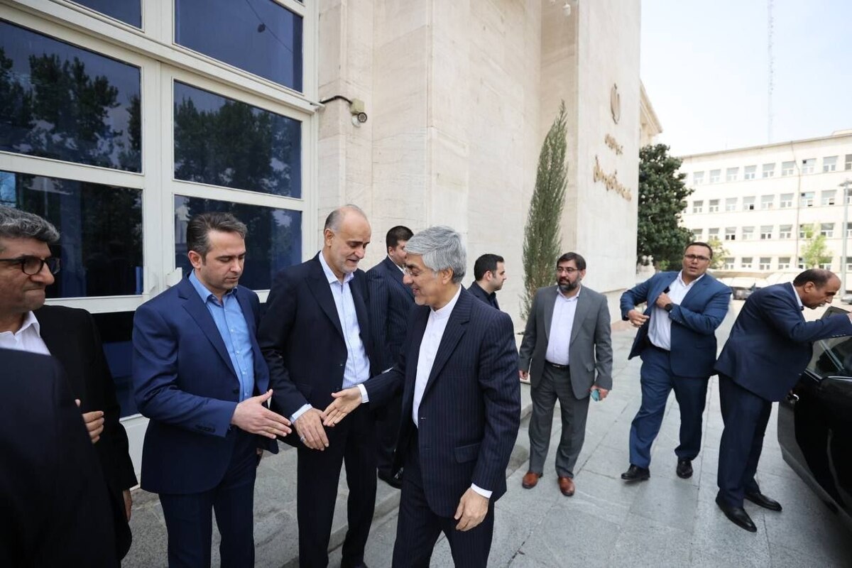 مدیرعامل استقلال مدعی شده همچنان حق امضای اسناد و مدارک این باشگاه را بعد از واگذاری نیز در اختیار دارد.
