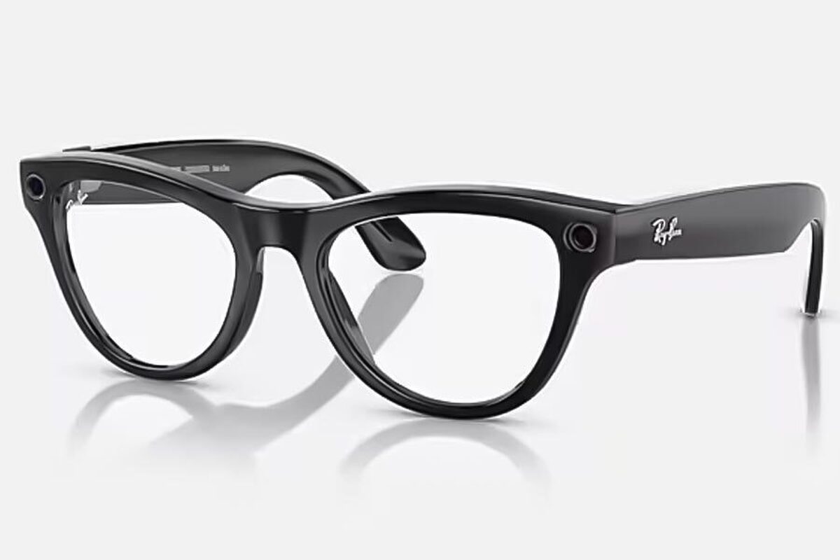 متا طراحی جدیدی از عینک هوشمند Ray-Ban Meta را معرفی کرد. مارک زاکربرگ، مدیرعامل متا نیز در یک ویدیو، ویژگی تماس ویدیویی آن را به نمایش گذاشته است.