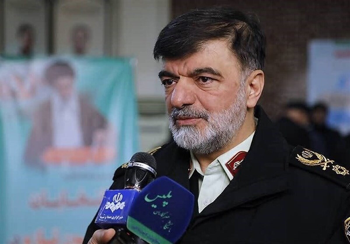 فرمانده کل انتظامی کشور گفت: پلیس اصراری به انتقال خودرو‌های توقیفی با جرثقیل نداردبرای همراهی فراجا در اجرای طرح نور با جدیت و قوت در کنار سایر ماموریت‌های پلیس با قوت ادامه دارد.
