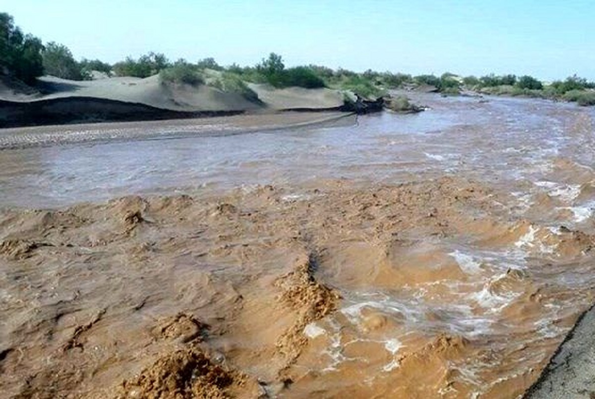 بارندگی‌های سیل آسا در زیرکوه خراسان جنوبی باعث شد داوطلبان آزمون سراسری امروز نتوانند در جلسه امتحان حاضر شوند؛ سیل تعدادی از راه‌های ارتباطی شهرستان زیرکوه را تخریب کرده است.