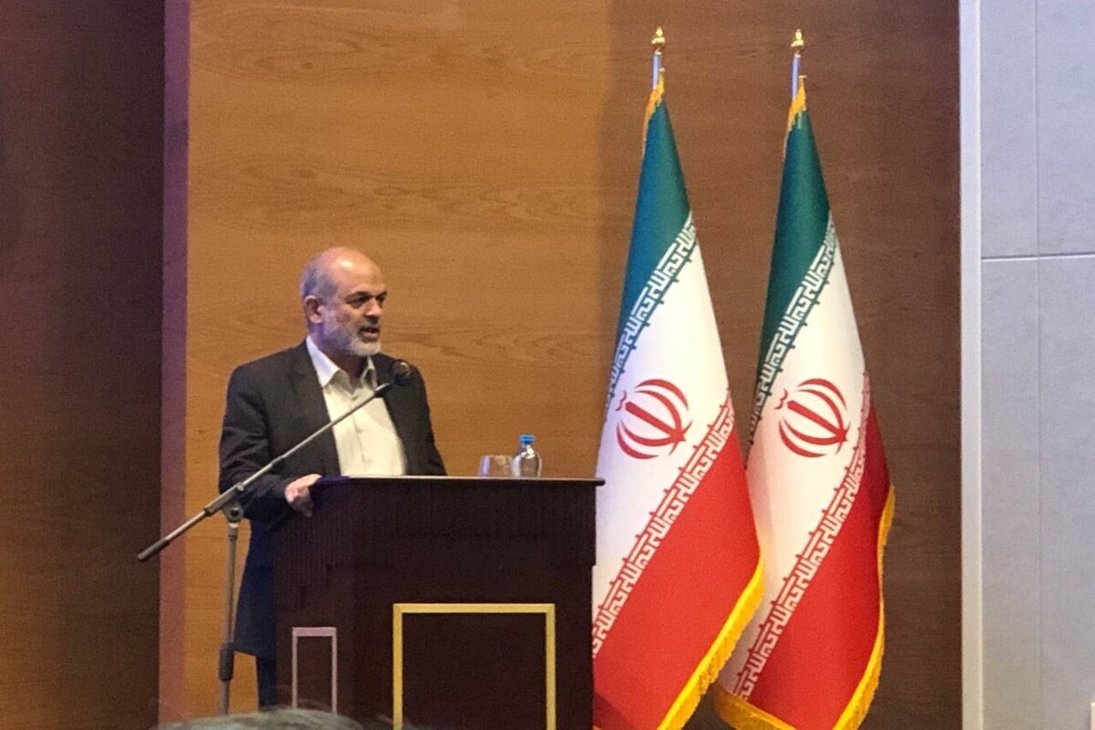 وزیر کشور  گفت: مناطق آزاد از ارکان اقتصاد مقاومتی هستند، تاکید کرد: مقام معظم رهبری فرمودند مناطق آزاد و ویژه باید در جذب فناوری‌های پیشرفته،جذب منابع خارجی، توسعه صادرات و توسعه تولید عملکرد بالایی داشته باشند. 