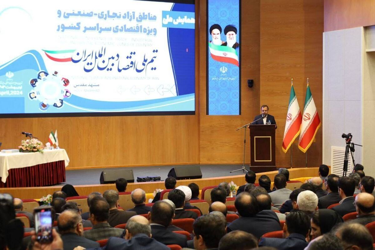 وزیر امور اقتصادی و دارایی گفت: جهش تولید در مناطق آزاد و ویژه اقتصادی نیازمند اجرای طرح‌های تحولی و برداشتن موانع حقوقی و اجرایی است.