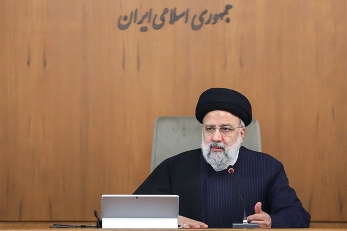 رئیس جمهور تصریح کرد: آنچه از ابتدای دولت نیز تحت عنوان گشت ارشاد مدیران مطرح شد تاکیدی بر اهمیت موضوع نظارت درون سازمانی بر عملکردها، پیش از نظارت و بازرسی از سوی دیگر نهادها بود که باید به‌صورت ویژه در دستورکار وزرا و مدیران دستگاه‌های اجرایی باشد.