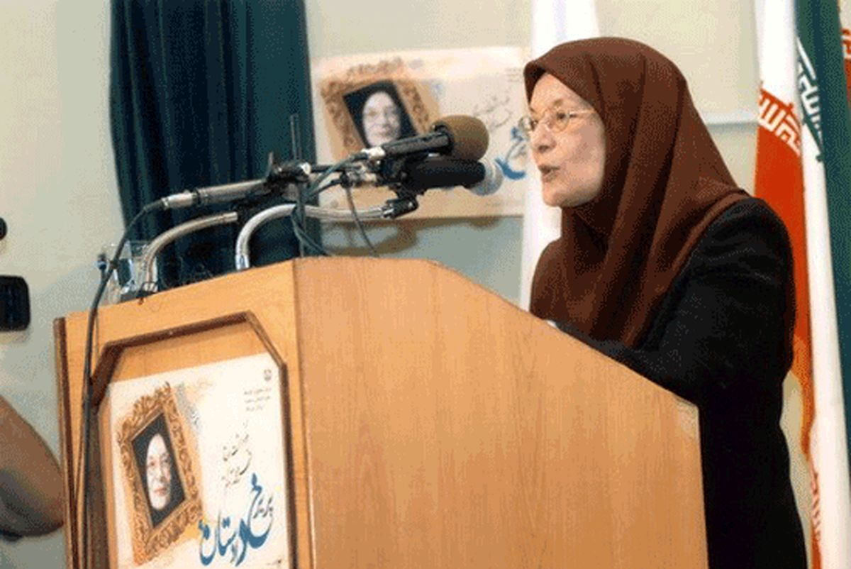 انسان‌ها در سراشیبی رنج دنیا هم‌سفر ملامت‌هایی می‌شوند که روحشان را درمانده و رنجور ساخته و تیمارگر روح درمانده هم آوا با دغدغه‌های تلاطم انگیزشان، اندیشیدن در روان را به آنان آموخته تا مسیر گمشده خوشبختی را دوباره پیدا کنند.