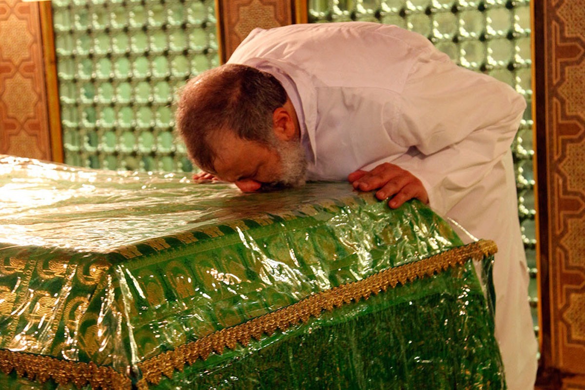 آشنایی ما مشهدی ها با شهید آیت الله رئیسی علاوه به واسطه همشهری بودن کم نبود اما به واسطه خدمت در لباس تولیت آستان قدس و بعد خدمت در ردای ریاست‌جمهوری این شناخت بیشتر و بیشتر شد.