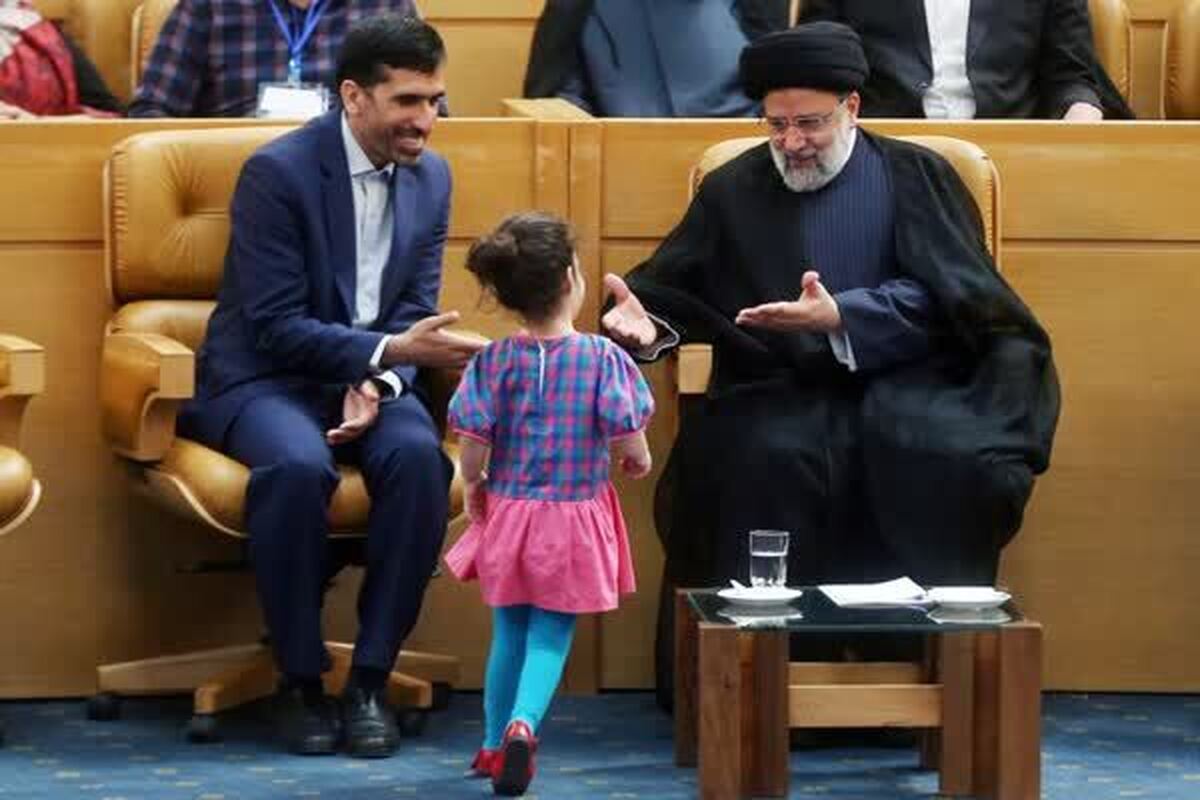 در غم از دست دادن شهدای خدمت و شهید جمهور، چشم‌هایمان و قلب‌هایمان اندوهگین است. در این میان مادرانی که کودک دارند با کوه سوالات بچه‌ها روبه رو شده‌اند؛ اینجا برایتان می‌گوییم چطور به کودکتان بگویید شهادت یعنی چه و تا چه اندازه ماجرا را برای بچه‌ها شرح‌دهیم.