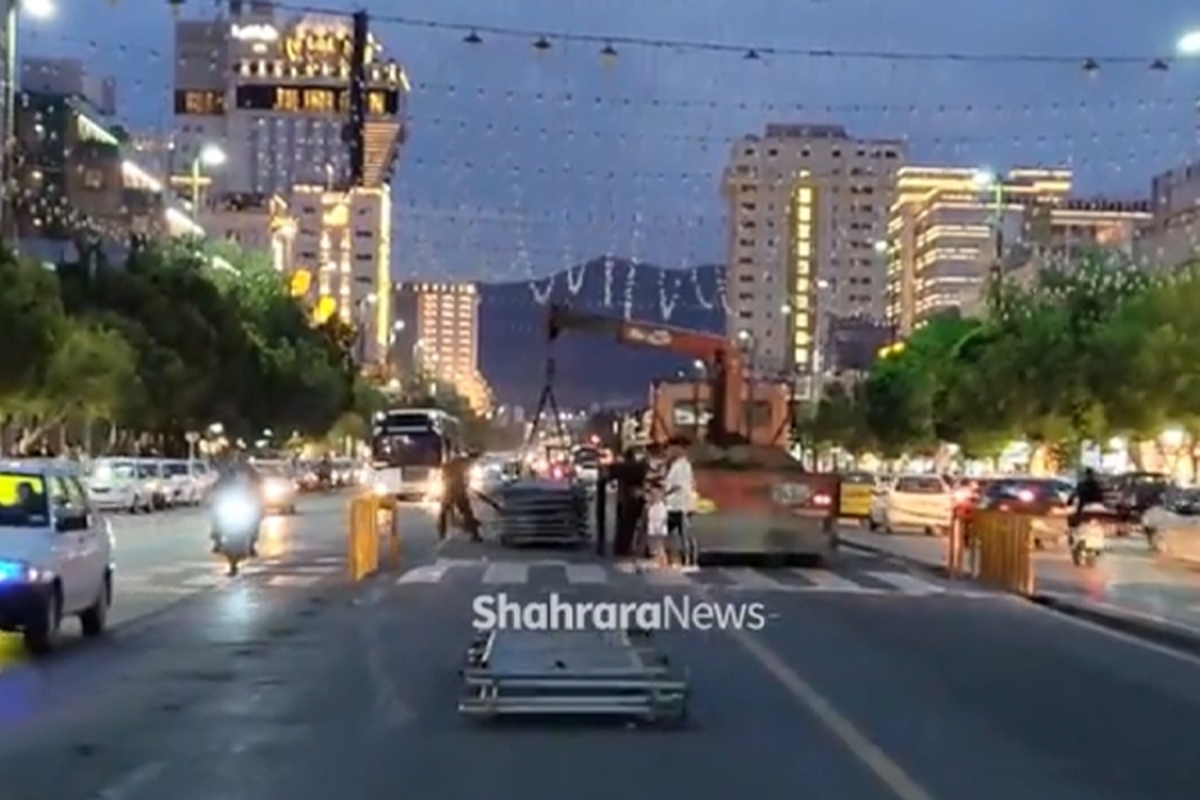 نرده های مسیر خط یک BRT با هدف سهولت در تردد مردم شهید پرور مشهد مقدس در مراسم خاکسپاری شهید جمهور آیت الله رئیسی به صورت موقت جمع آوری می شود.