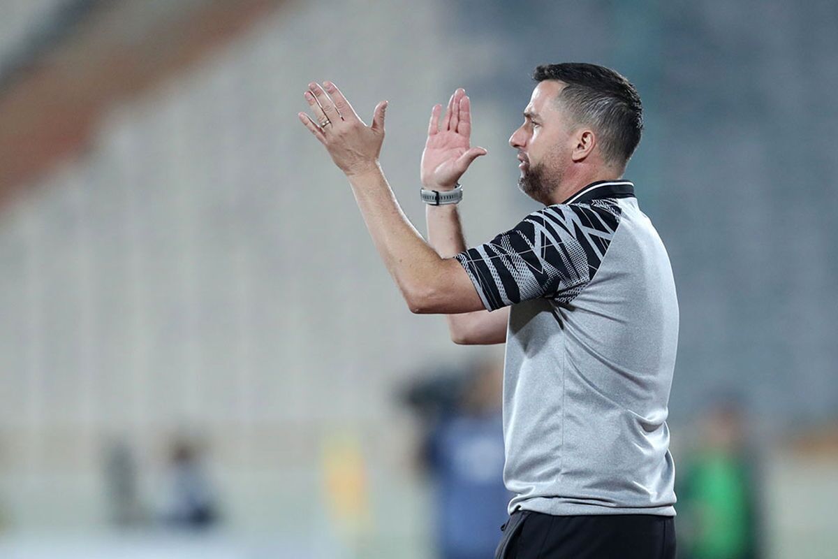 باشگاه پرسپولیس به دنبال جانشین احتمالی برای سرمربی برزیلی خود است.