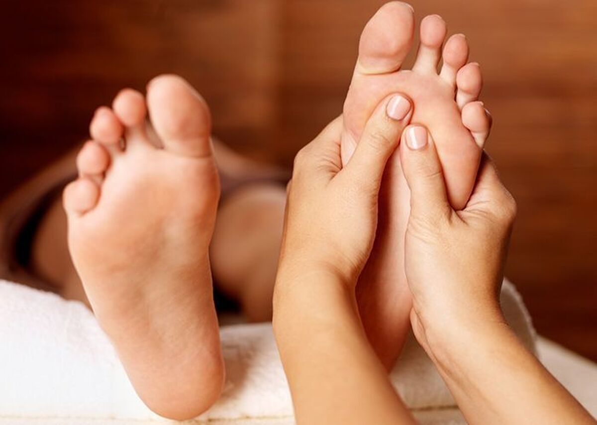 در این اینفوگرافی به چند راه ساده و موثر برای حفظ سلامت پاها اشاره شده است.