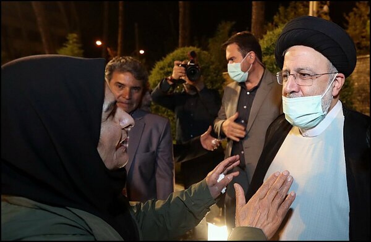 شهید رئیسی برای حقوق بانوان سینماگر اهمیت زیادی قائل بود. اگر چه نسبت به نقش چهره‌های هنری و عملکرد آنها در جامعه انتقاد داشت، با این وجود نظرات خود را خیلی محترمانه و منصفانه بیان می‌کرد.