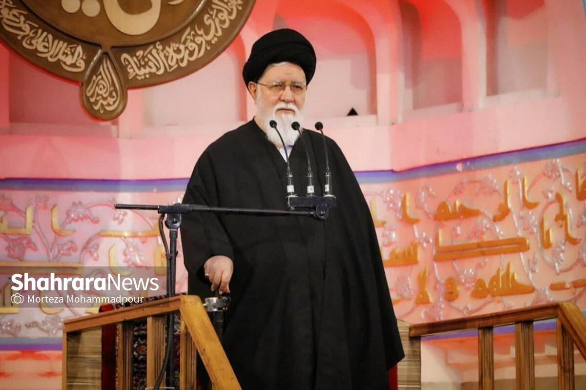 نماینده ولی فقیه در خراسان رضوی گفت: برادران و خواهران جوان و تحصیل‌کرده، عزیزان من، اگر می‌خواهید یک نماد از حکمرانی دینی ببینید، به سیره شهید رئیسی نگاه کنید. این عمل، نماد حکمرانی دینی بود که به سراغ محرومان و مستضعفان می‌رفت و در مقام انجام وظیفه، از تلاش و فعالیت خسته نمی‌شد و مجاهده، او را از پا در نمی‌آورد.