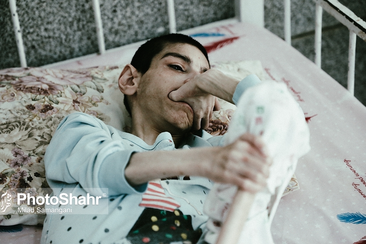 با گذشت نیمی از ماه خرداد، هنوز کمک هزینه لوازم بهداشتی معلولان واریز نشده است و همین مسئله، شرایط معلولان را بحرانی کرده است.