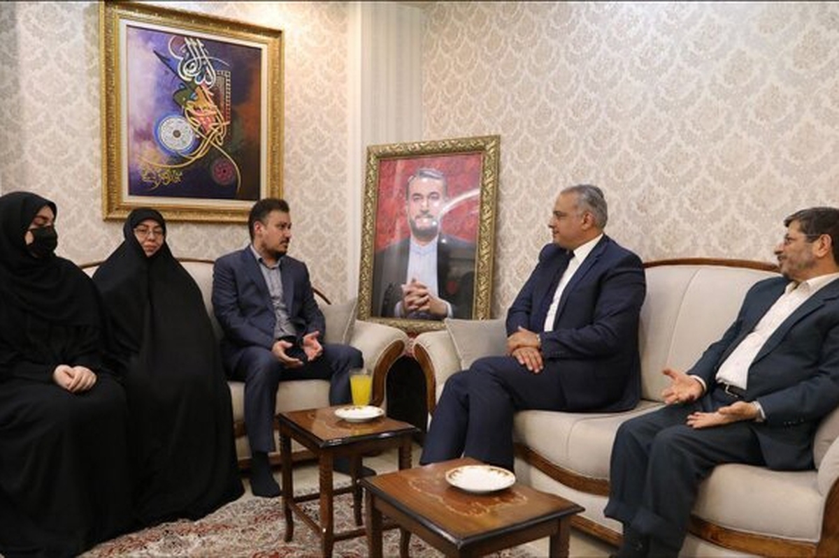 وزیر فرهنگ لبنان برای عرض تسلیت به منزل شهید امیرعبداللهیان رفت
