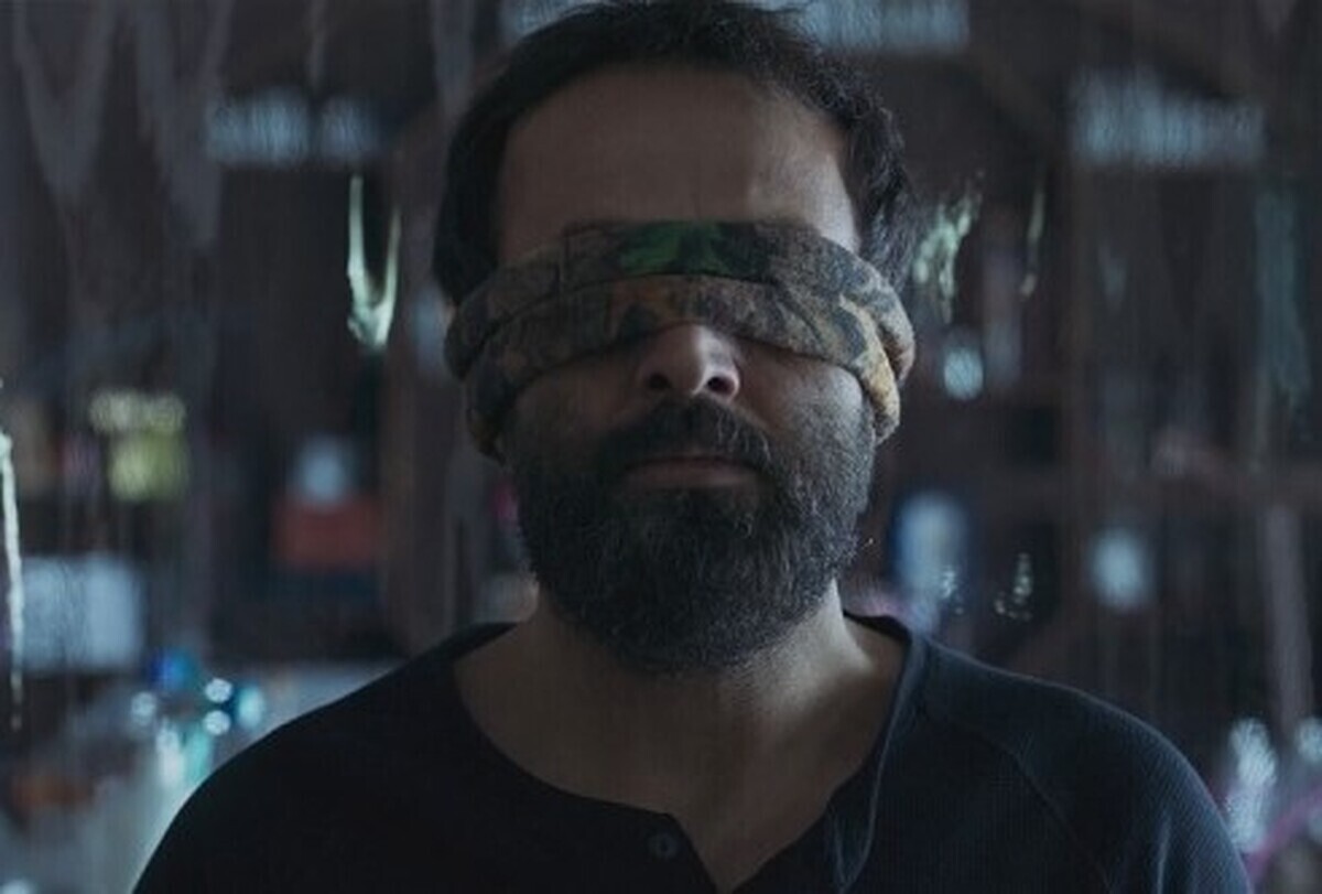 چندروز مانده به اکران فیلم سینمایی «عطرآلود»، از پوستر این اثر رونمایی شد.