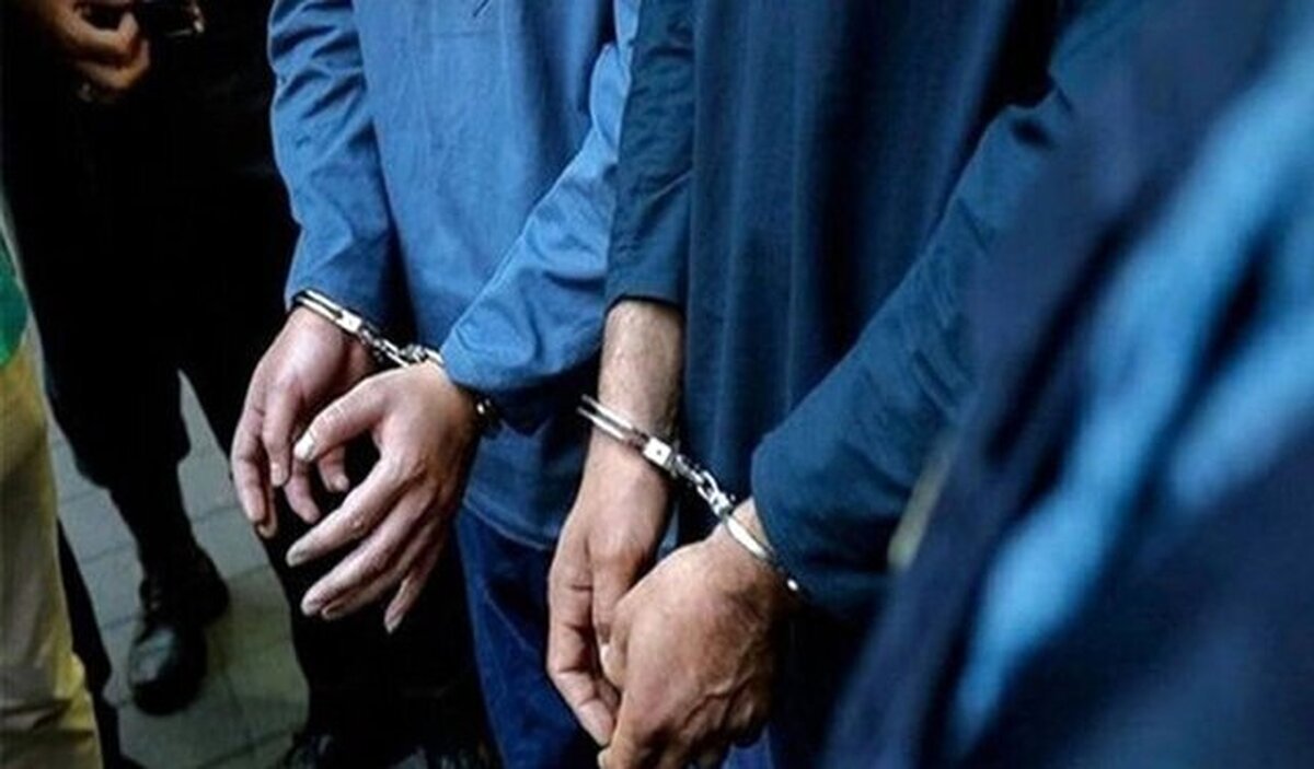 فرمانده انتظامی شهرستان ری از دستگیری پدر و پسری که با همدستی یکدیگر اقدام به سرقت از مردم کرده بودند، خبر داد.