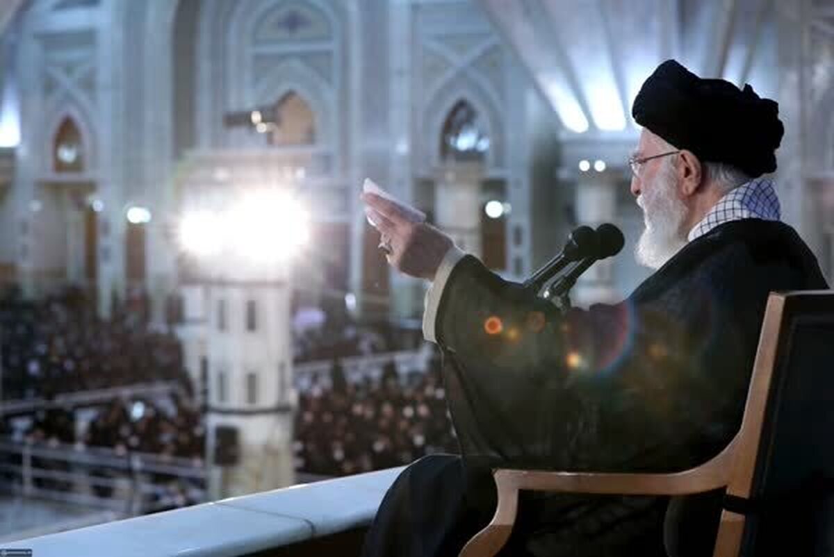 سخنرانی رهبر معظم انقلاب در مراسم سی‌وپنجمین سالگرد رحلت حضرت امام خمینی رحمةالله‌علیه از دقایقی پیش آغاز شد.