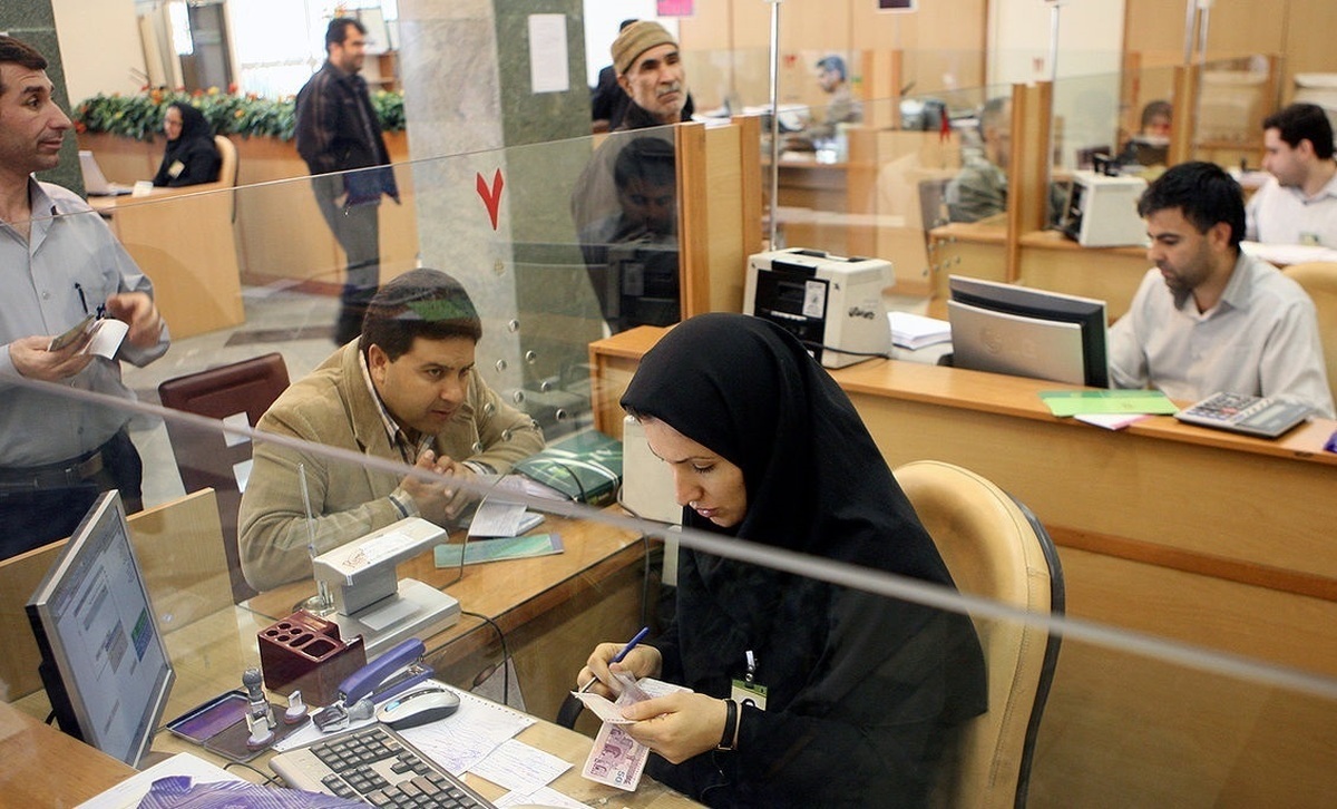 ساعت کاری واحدهای صف و ستاد بانک‌ها به استناد تصویب‌نامه هیأت وزیران اعلام شد.