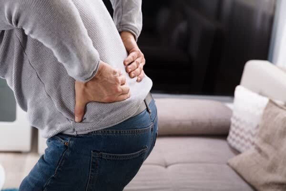 کمر درد به عنوان یکی از بیماری های مزمن در بین تعداد زیادی از افراد جامعه شیوع دارد و درد ناشی از این عارضه بسیار طاقت فرساست.