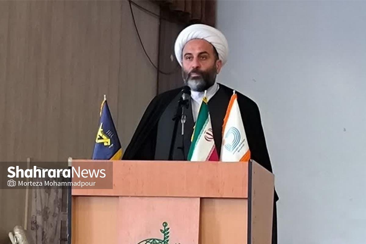 حجت‌الاسلام گنابادی‌نژاد گفت: آن‌هایی که امروز پست می گذارند، از مسائلی نظیر «ارتفاع بلند» می گویند و در عمل، فرزندانشان در اروپا و آمریکا تحصیل می کنند، این‌ها هدفشان از این توییت‌ها نه مردم است و نه رضای خدا بلکه محاسبه ارتفاع پروازهای مقصد آمریکا و اروپا گفتمان غالب آن‌هاست.