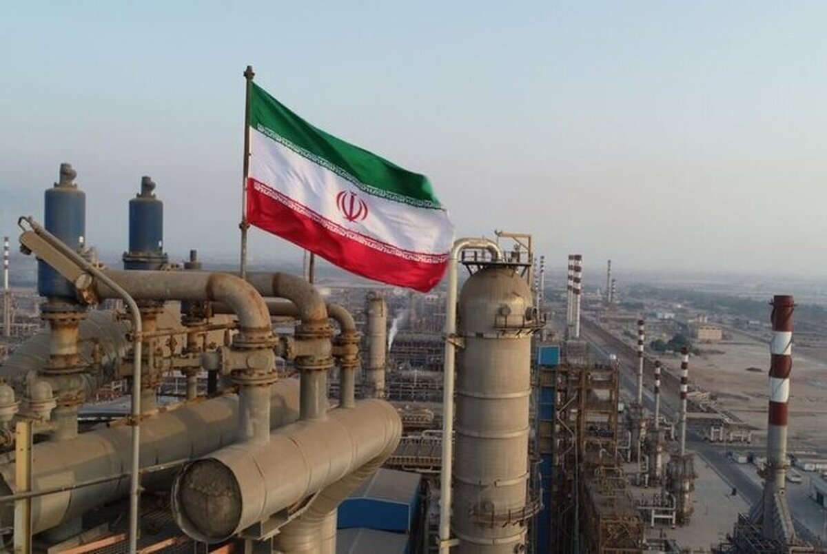 دولت سیزدهم توانست با تدابیر خود رشد چشم‌گیری را در حوزه نفت بهبود ببخشد. با روی کار آمدن دولت رئیسی نفت خام و میعانات گازی ۴۰ درصد افزایش پیدا کرده است و تفاهمنامه ۷ میلیارد دلاری توسعه میدان گازی امضا شد.