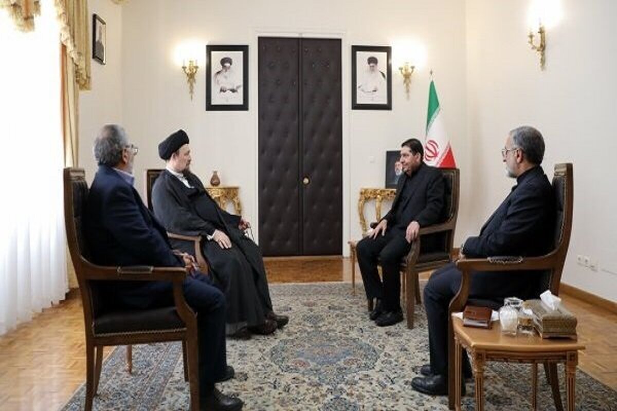 تولیت مرقد امام خمینی (ره) با حضور در دفتر سرپرست ریاست جمهوری، ضمن تمجید از مجاهدت‌ها و خدمات رئیس جمهور شهید، بار دیگر شهادت وی و جمعی از همراهانش را تسلیت گفت.