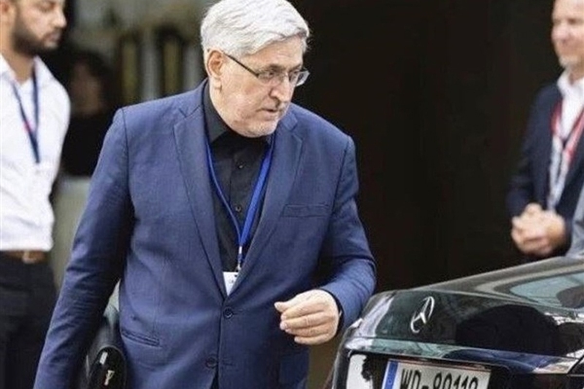 نماینده ایران نزد سازمان‌های بین‌المللی در وین در جلسه امروز شورای حکام آژانس پیش‌نویس قطعنامه علیه را نقض آشکار قوانین آژانس دانست و گفت: اکنون این برعهده E3 است که مسئولیت هر نوع عواقبی را به عهده بگیرند، زیرا ممکن است ایران بر این اساس و در انطباق کامل با حقوق و تعهدات خود باعث ایجاد آن شود.